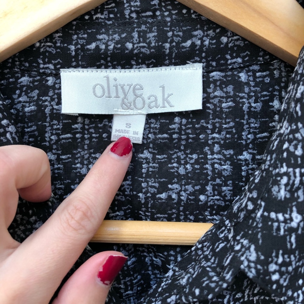 🌹Olive & Oak | Black/White Patterned Button Down - Picture 3 of 4